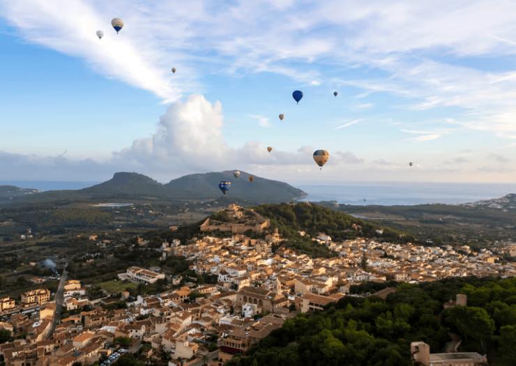 Un cielo lleno de color, una estancia llena de calma Creu de Tau Art & Spa Capdepera Un cielo lleno de color, una estancia llena de calma Creu de Tau Art & Spa Capdepera