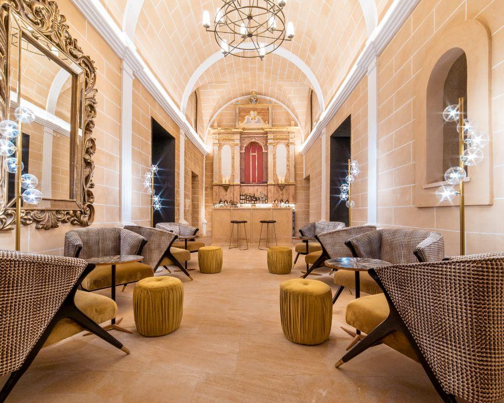 Cócteles con historia en un espacio singular  Creu de Tau Art & Spa Capdepera Cócteles con historia en un espacio singular  Creu de Tau Art & Spa Capdepera